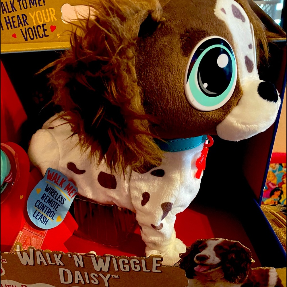 Walk 'N Wiggle
Daisy Electronic Pet Dog